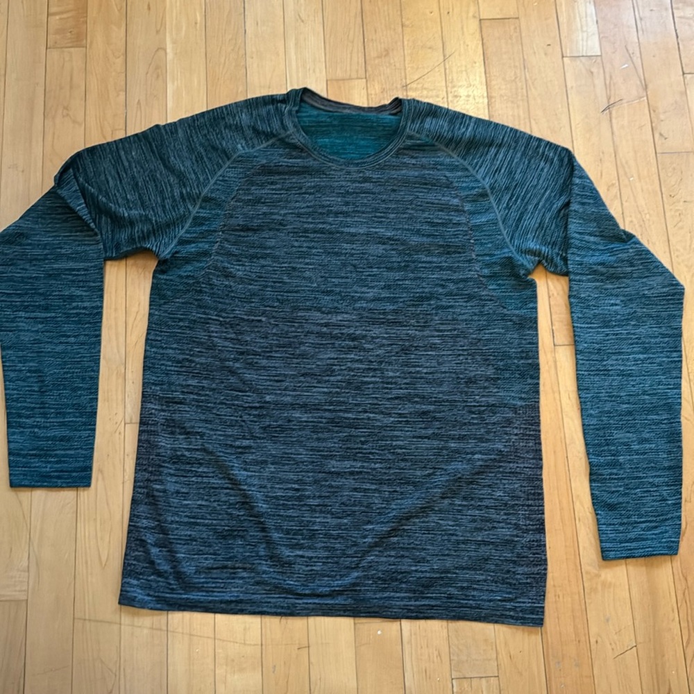 Lululemon metal Vent Tech Long Sleeve size XL